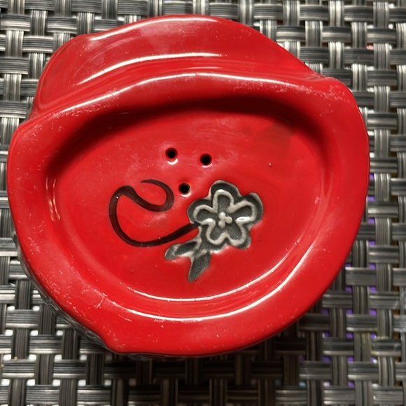 Red Dragon Salt and Pepper shakers. - Picture 3 of 5